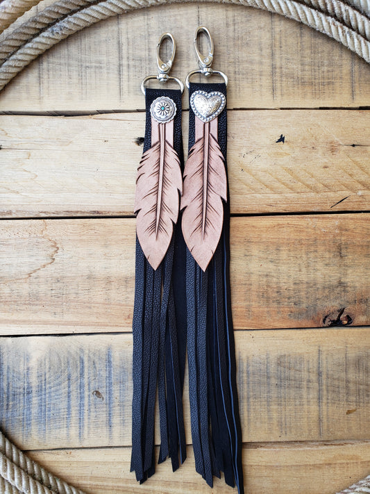 Fringy feather, black fringe