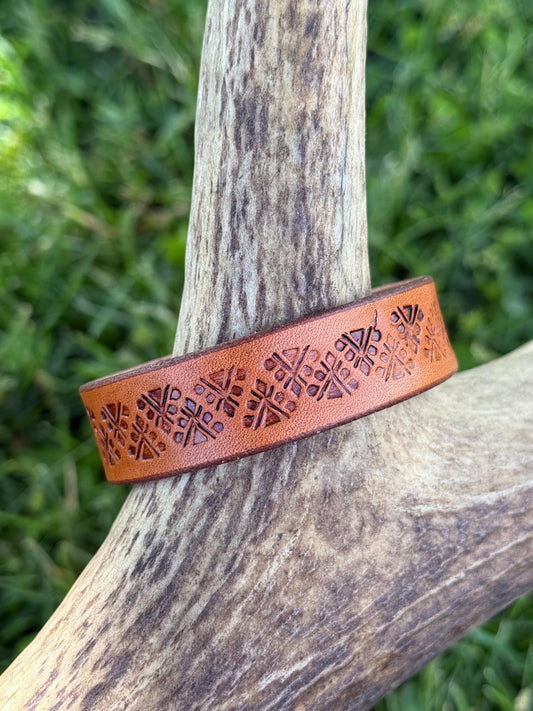 Stamped leather bracelet - Aztec