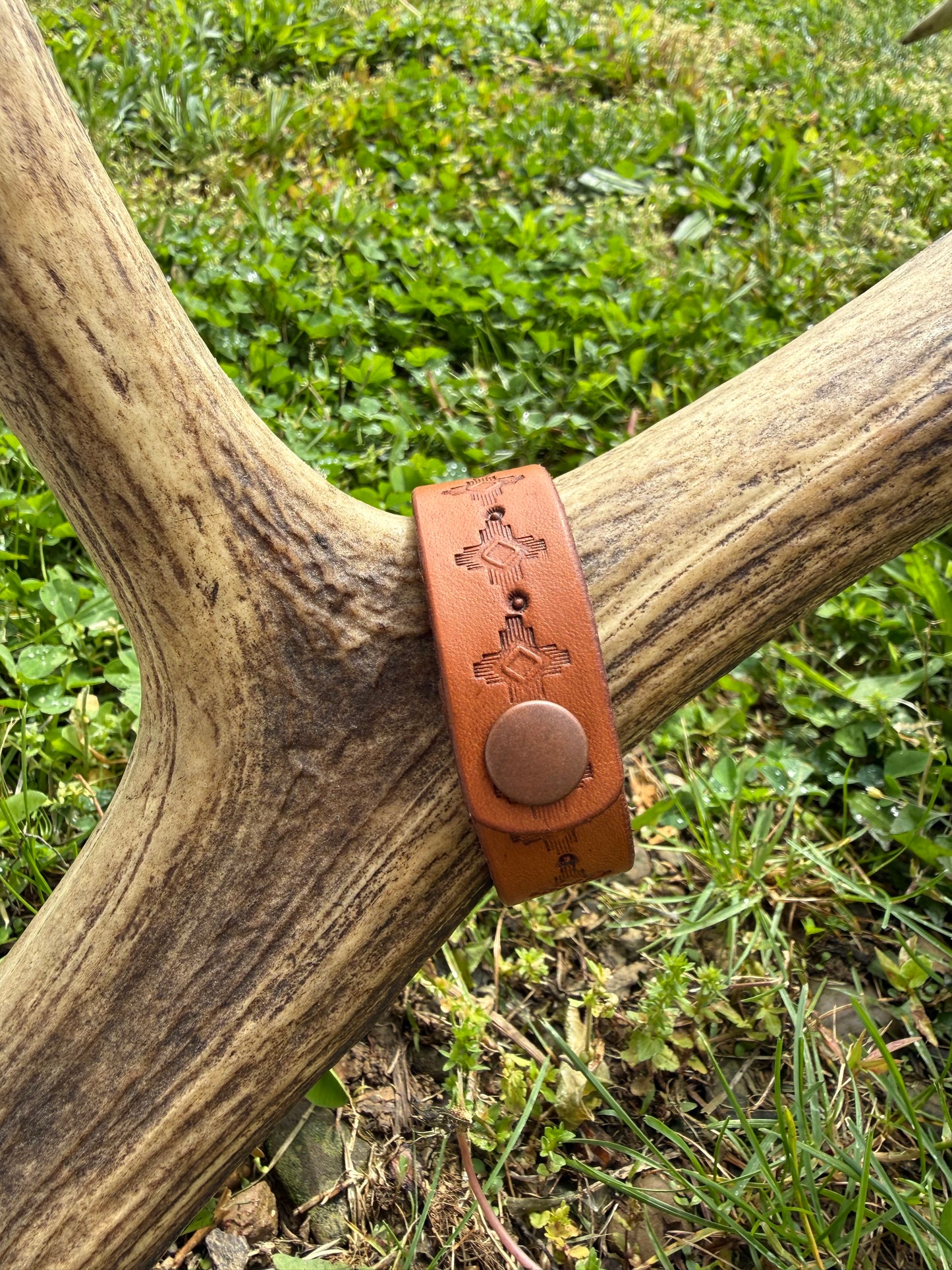 Stamped leather bracelet - Aztec Zia