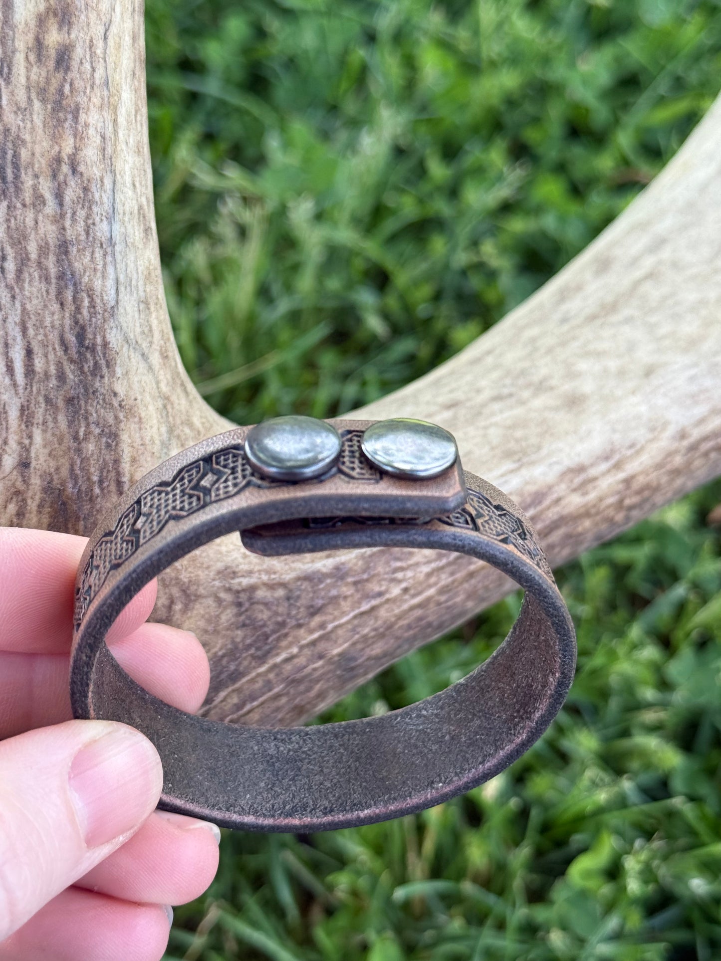Stamped leather bracelet - smoke black geometric