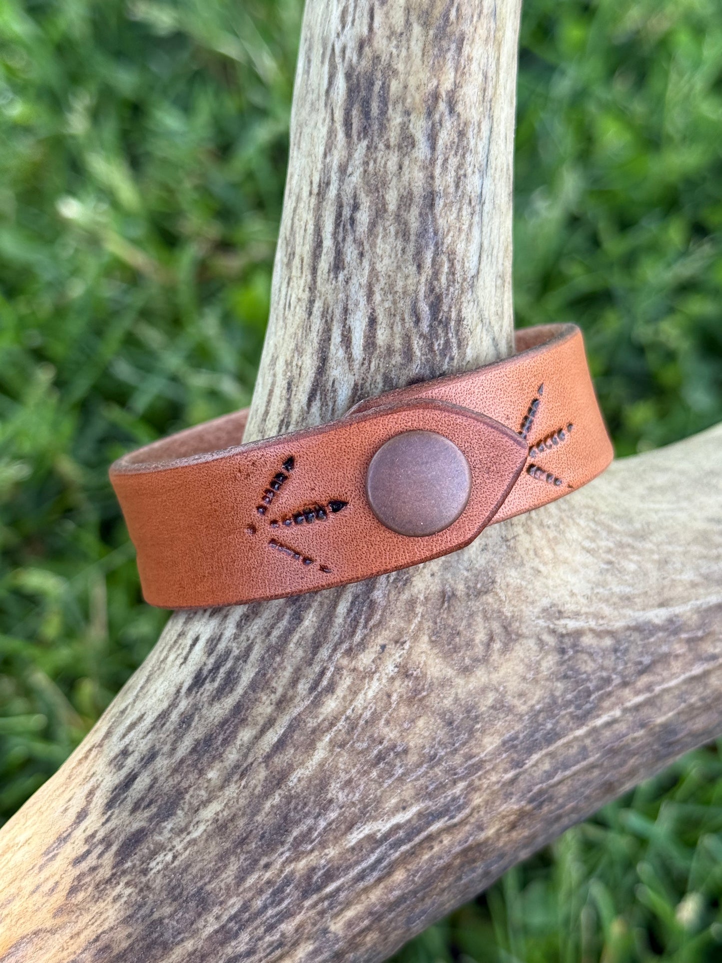 Stamped leather bracelet - Turkey track