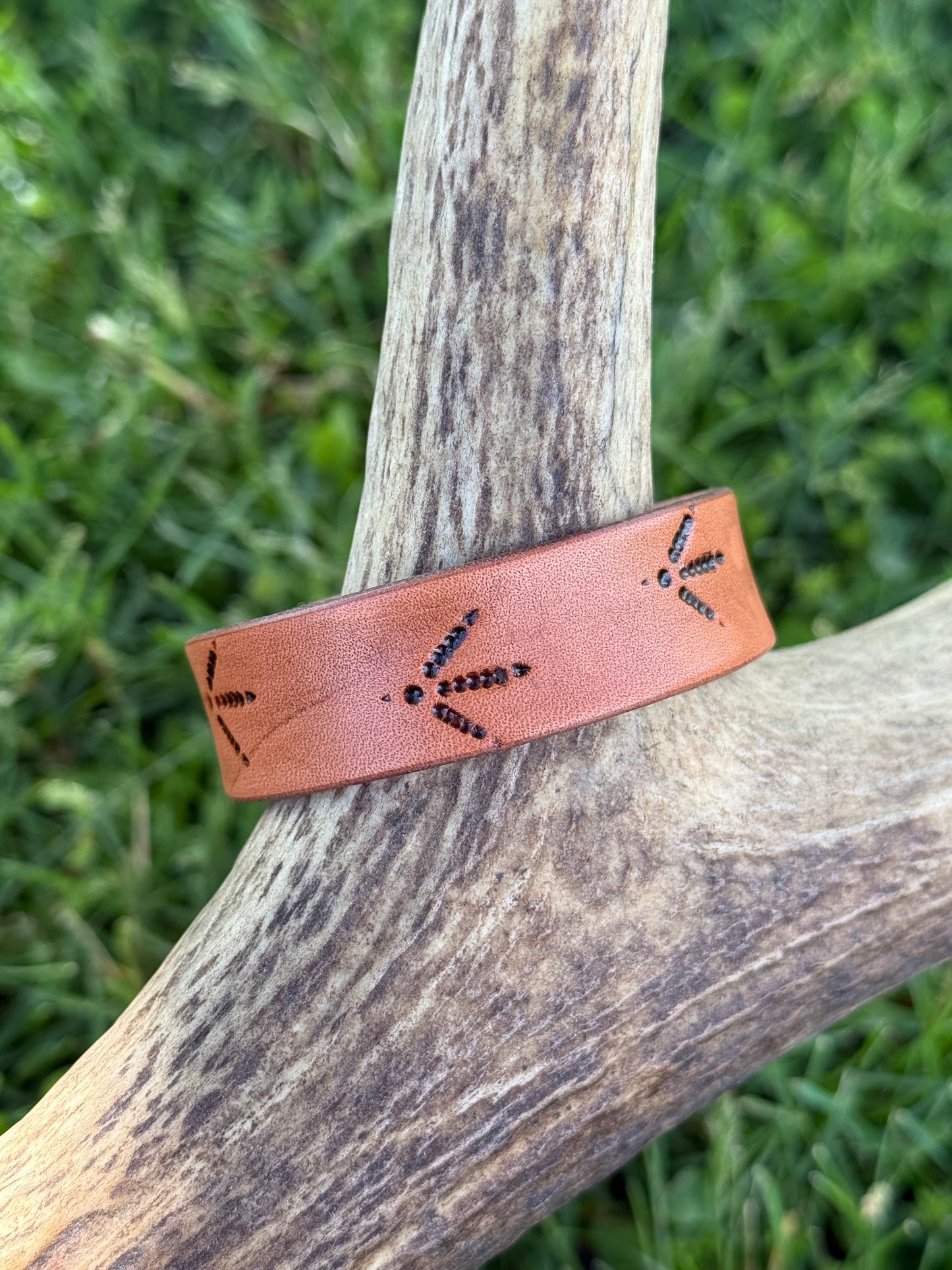 Stamped leather bracelet - Turkey track
