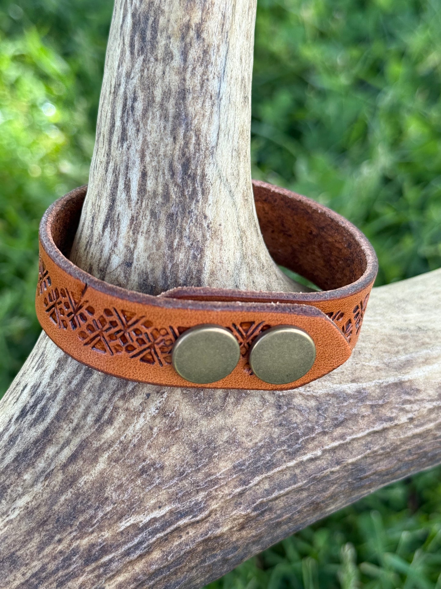 Stamped leather bracelet - Aztec
