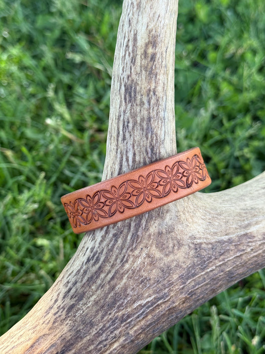 Stamped leather bracelet - Aztec Zia